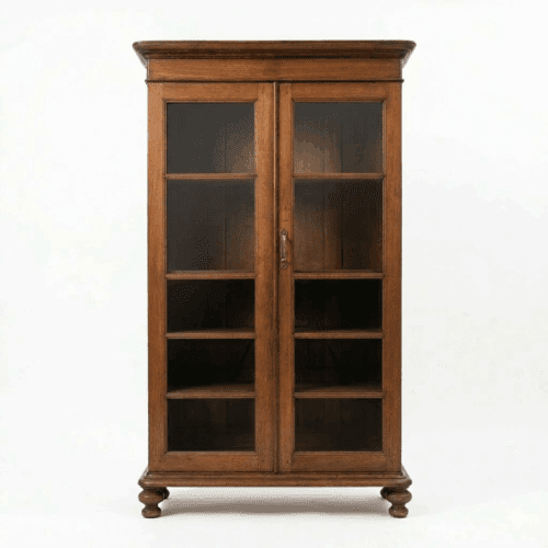 ruskea puinen vitriinikaappi