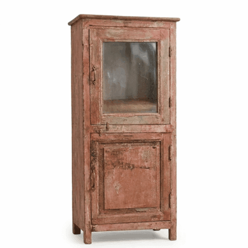 Punainen yksiovinen kaappi